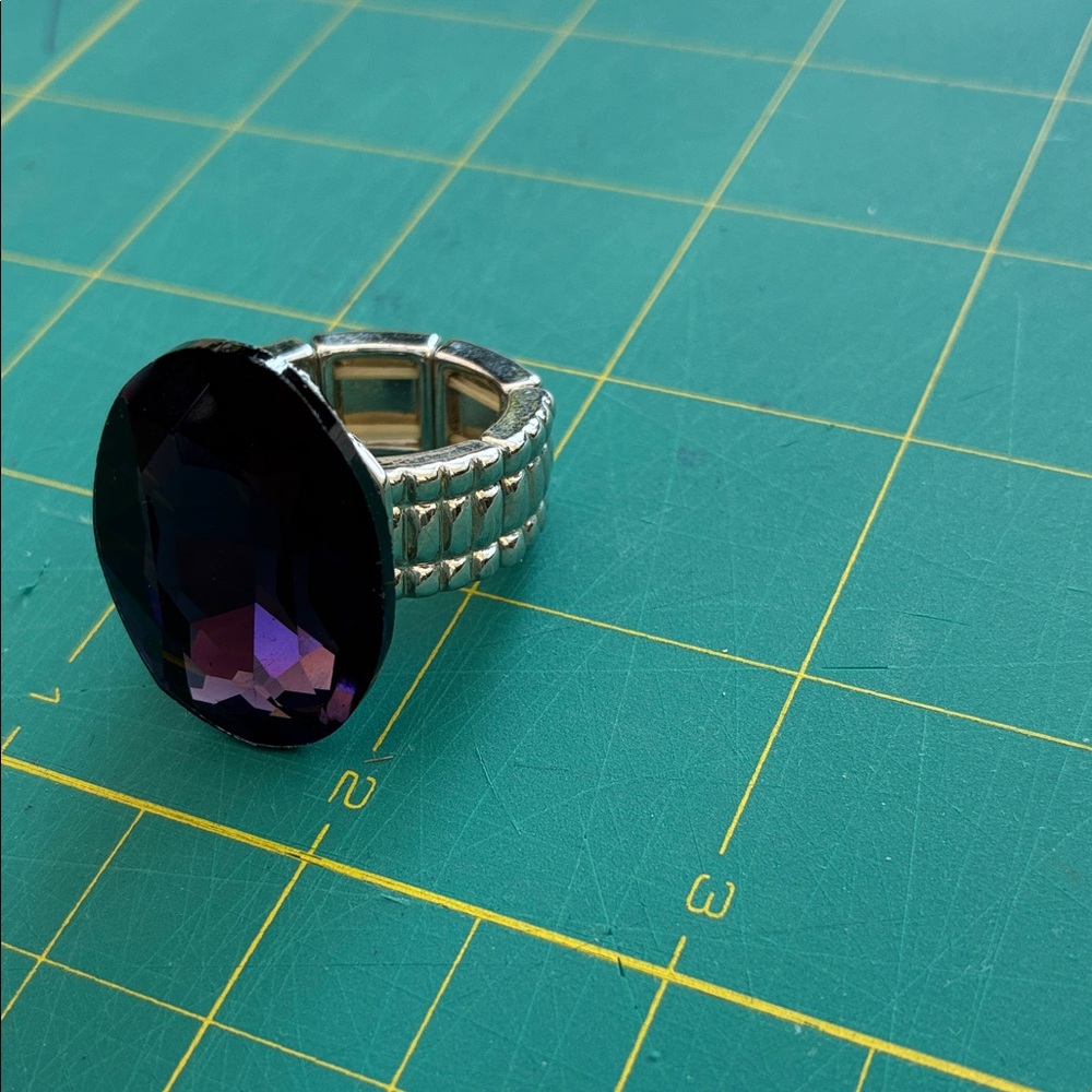 Stretchy band Silver Ring with Dark Purple Gemstone